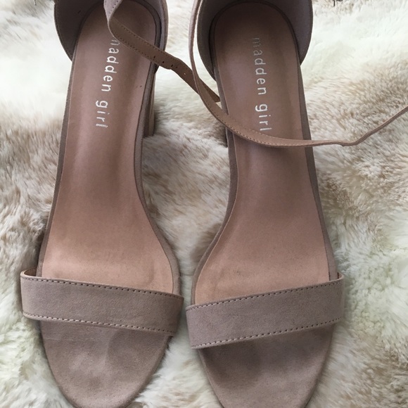 nude suede heels - Picture 2 of 7